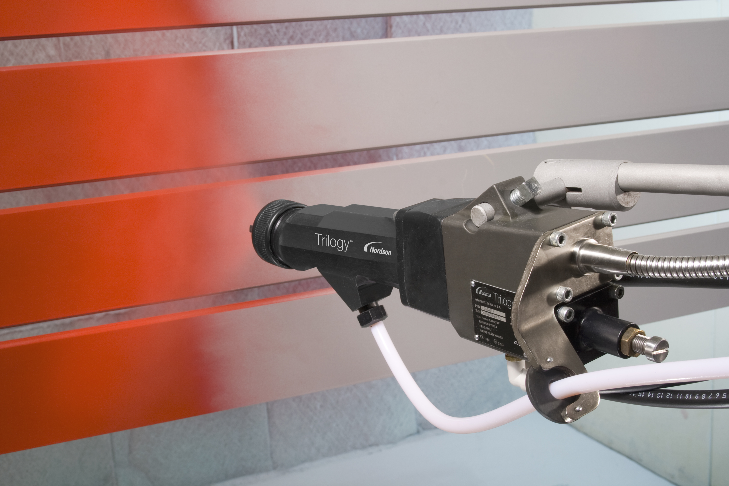 maskine maler med metalmaling på stål