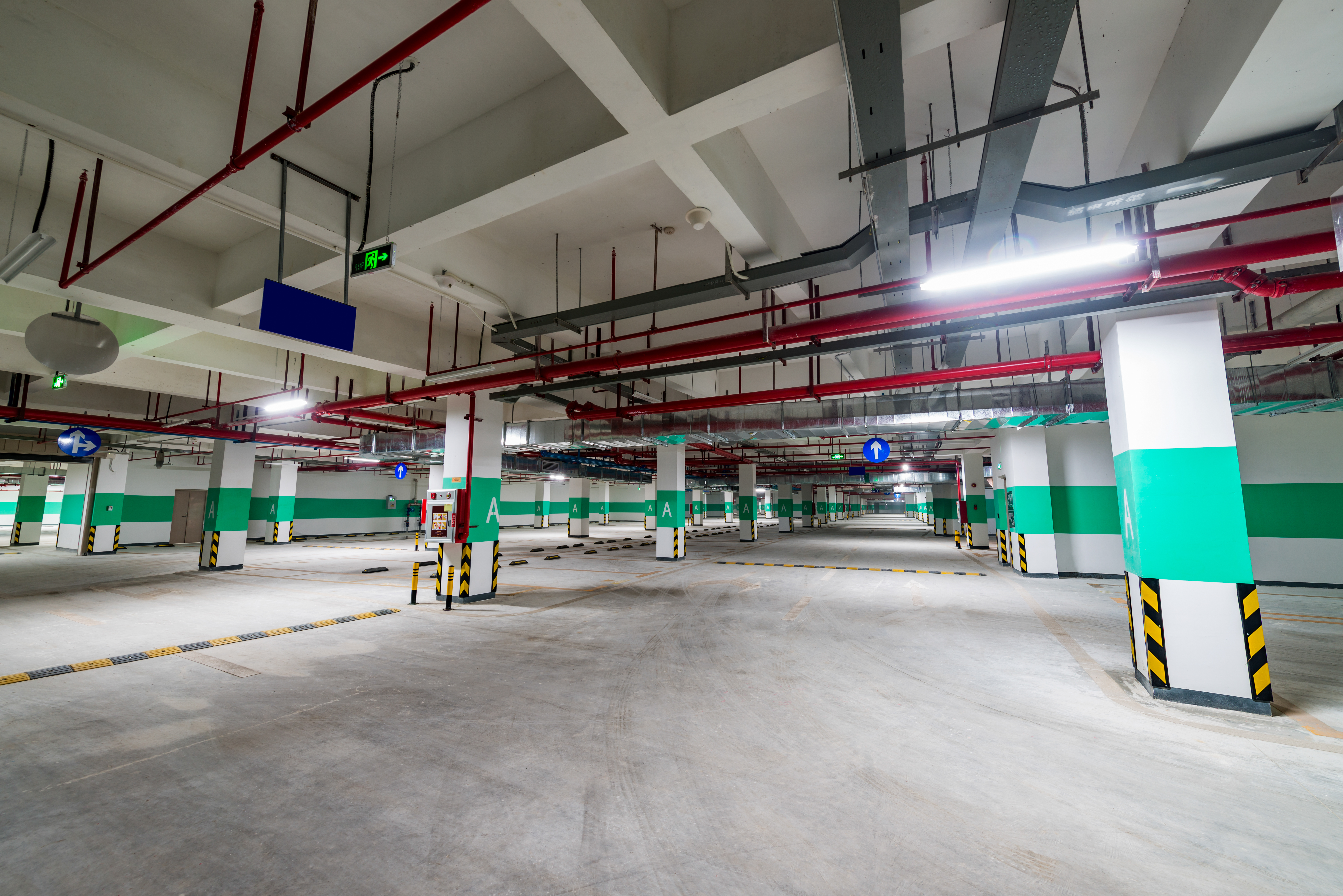 Garage under jorden med betongulve