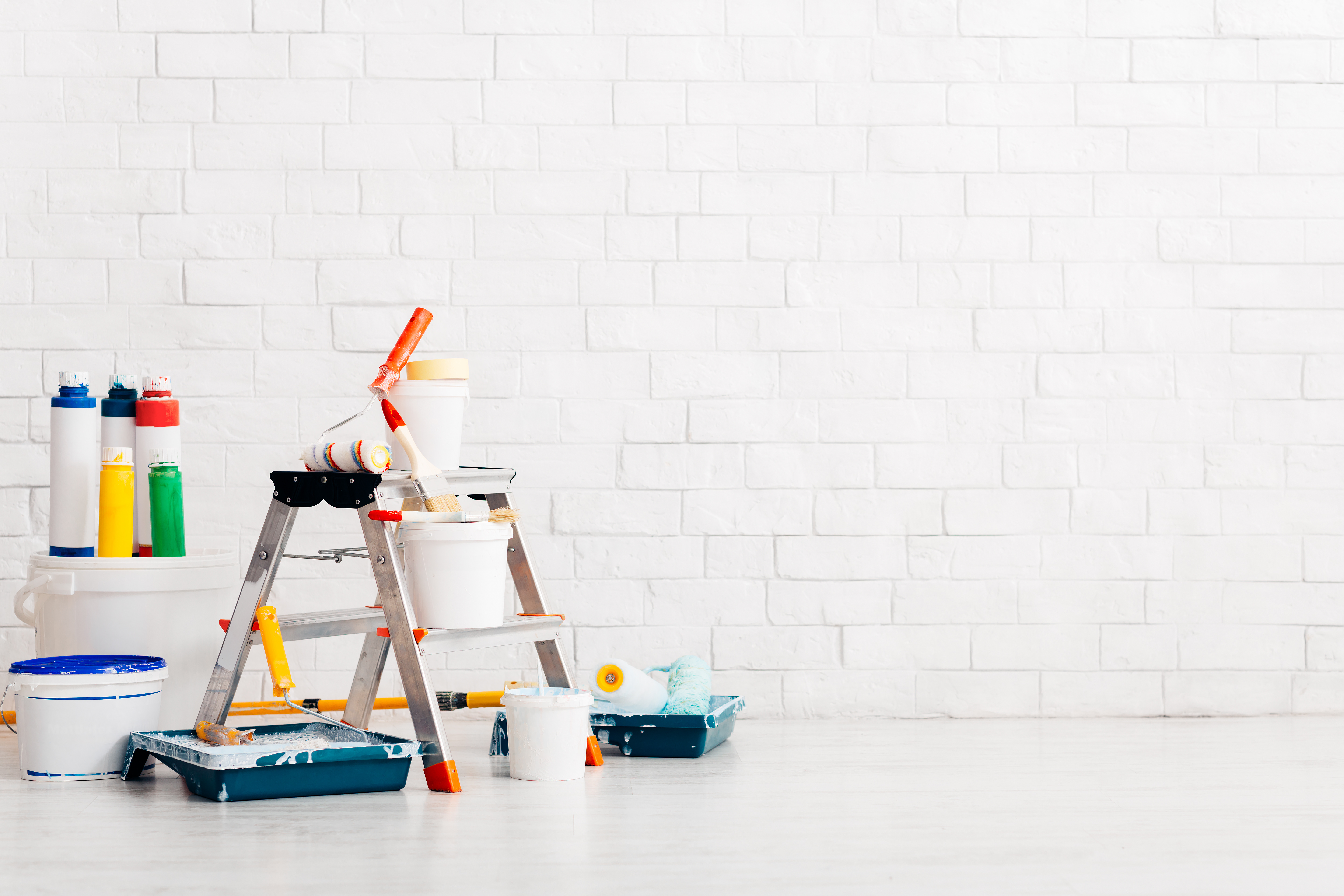 Pensler og tilbehør står samlet