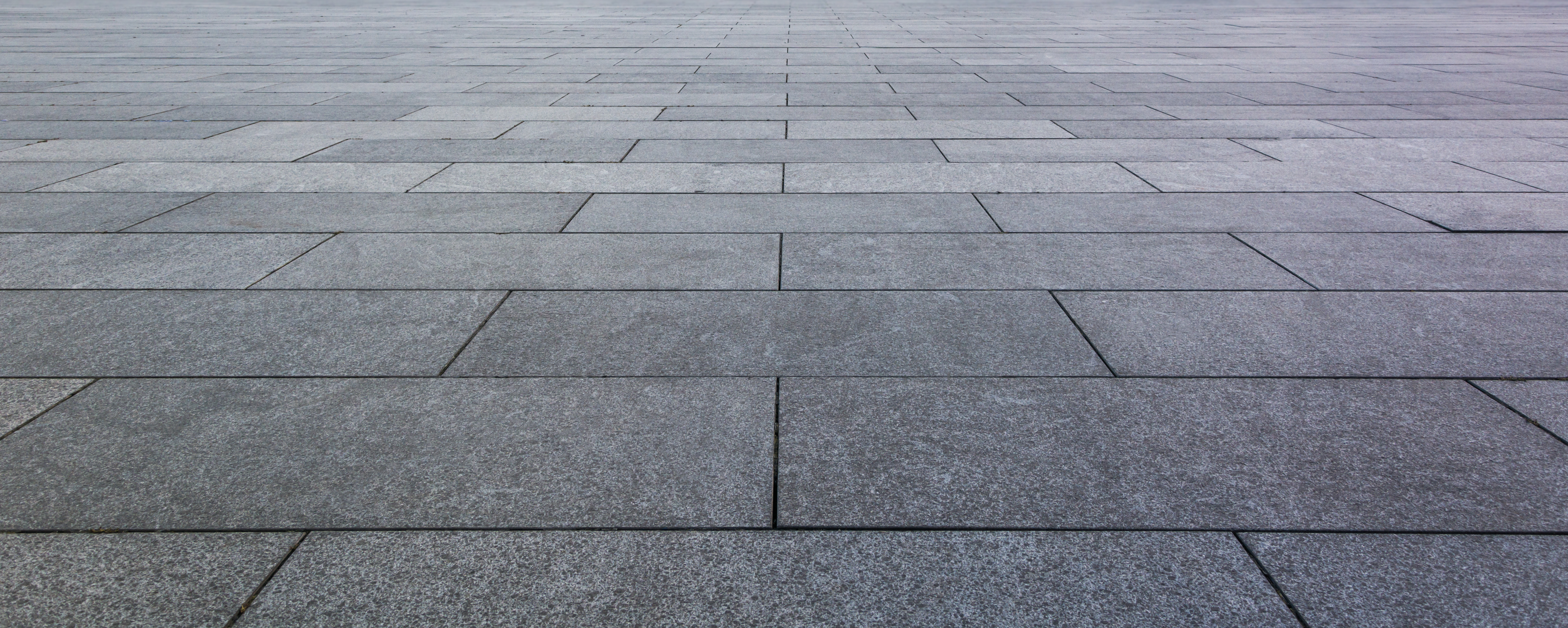 Mørke fliser med fliseimprægnering