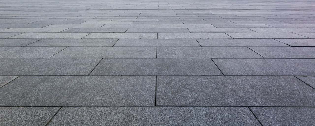 Mørke fliser med fliseimprægnering